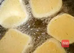 Illustration of how to turn leftover steamed buns into delicacies 3