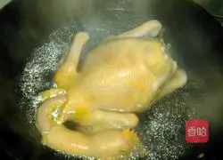 Illustration of how to make healthy chicken soup 3