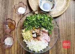 Illustration of how to make pork and coriander dumplings 7