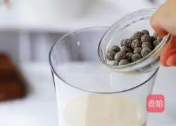 Illustration of making tea jelly with pearl milk tea 8