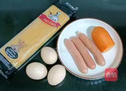 Illustration of how to make fried pasta with sausage and eggs 1