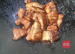 Illustration of how to make potato roast pork 7