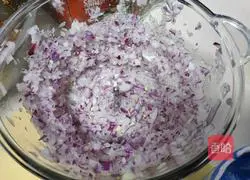 Illustration of how to make beef and onion dumplings 5