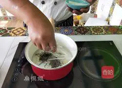 Illustration of how to make spicy and sour whitebait soup 4