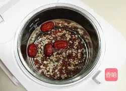 Illustration of how to make red bean and barley sweet rice wine 4