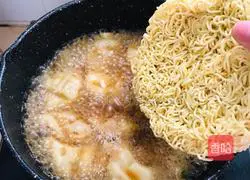 Illustration of how to make beef dumpling noodles 9