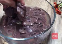 Illustration of how to make pork liver slices in sour soup 1