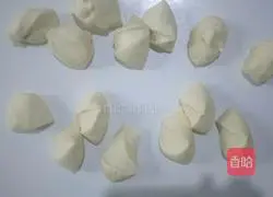 Illustration of how to make pure natural green radish sprouts steamed buns 10