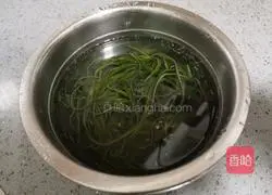 Illustration of how to make kelp, corn and fish ball soup 2