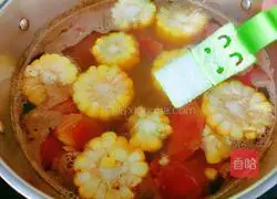 Clam, corn, tomato and beef bone soup Illustration of how to do it 10