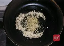 Illustration of how to make vinegar three silk noodles 3