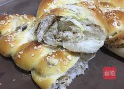 Illustration of how to make crispy braided bean paste bread 17