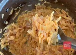 Illustration of how to make sweet potato and shrimp pancakes 3