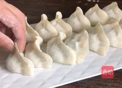 Illustration of how to make dumplings stuffed with purslane and chives 14