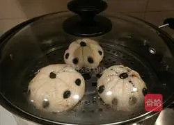 Illustration of how to make Beijing-style bean paste buns 8