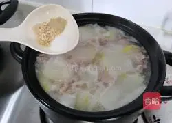 Illustration of how to make smooth meat and winter melon soup 8