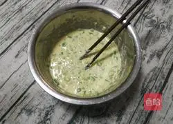 Illustration of how to make green pepper and shrimp cakes 6