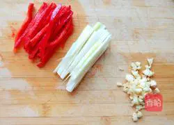 Illustration of how to make cold kelp shreds 3