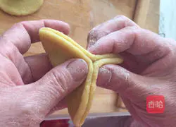 Illustration of how to make northern Shaanxi bean paste cake 6