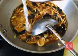 Illustration of braised crispy pork 9