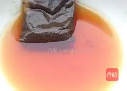 Illustration of how to make microwave version of lazy milk tea 1