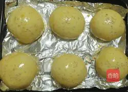 Illustration of how to make hamburger dough 6