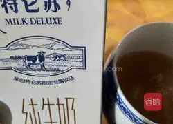 Illustration of making simple homemade milk tea 2