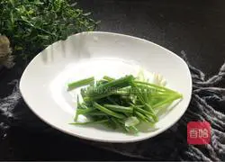 Illustration of how to make shredded pork with green onion 3