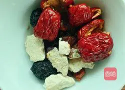 Illustration of how to make blood-tonifying and tranquilizing soup 1