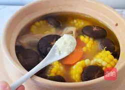 Illustration of how to make mushroom, corn, carrot and chicken soup 8