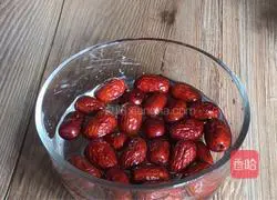 Illustration of making red dates, mushrooms and old chicken soup 2