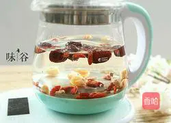 Illustration of how to make red dates, longan, wolfberry and brown sugar water 4