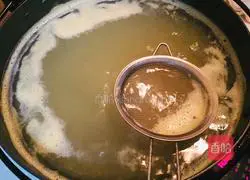 Illustration of the ancient method of making brown sugar 7