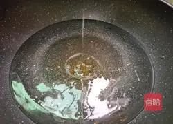 Illustration of how to make Chinese toon scrambled eggs 6