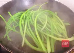 Illustration of how to make celery and pork dumplings 2