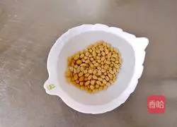 Fragrance Illustration of how to make smooth and delicate chrysanthemum and wolfberry soy milk 2