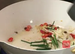 Illustration of how to make spicy fried squid 10