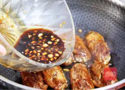 Illustration of how to make garlic honey chicken wings 7
