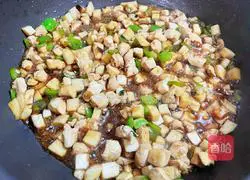 Illustration of how to make stir-fried chicken with king oyster mushroom 13