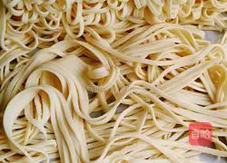 Illustration of how to make handmade mixed sauce noodles 10