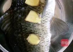 Illustration of how to make braised crucian carp soup 1