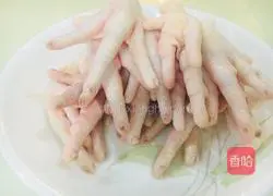 Illustration of how to make spicy and sour chicken feet in summer 1