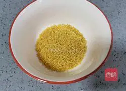 Illustration of how to make peach gum and millet soup 3