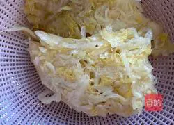 Illustration of how to make pickled cabbage and pork ribs soup 3