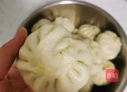Illustration of how to make pickled cabbage stuffed buns 9