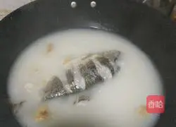 Illustration of how to make crucian carp tofu soup 10