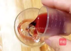 Illustration of how to make elegant red wine yogurt cup 4