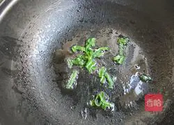 Illustration of how to make fried gold and silver steamed buns 5