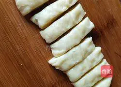 Illustration of making homemade fried dough sticks without leavening agent 5