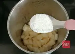 Illustration of how to make Sichuan clam, wolfberry and snow pear soup 4